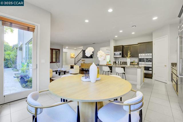 131 Wittenham Ct, San Ramon CA: https://media.crmls.org/mediaz/21d01f27-860a-4706-90f3-92e5e5a2beae.jpg