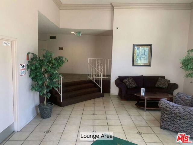 4520 Natick Avenue, Sherman Oaks CA: https://media.crmls.org/mediaz/21d03c65-a36b-46c0-b48b-e773f64b5d65.jpg