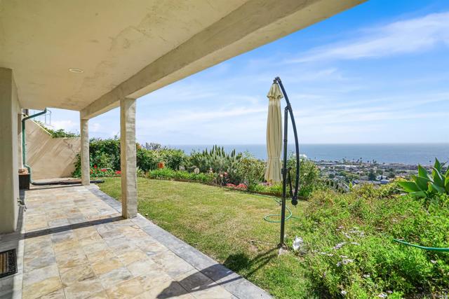 5756 La Jolla Corona Dr, La Jolla CA: https://media.crmls.org/mediaz/21d065e5-5c36-486e-8c7b-0c0dd9ddea08.jpg