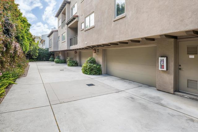 8171 El Paseo Grande, La Jolla CA: https://media.crmls.org/mediaz/21d07122-3091-4dd9-8b1d-06be9913bc4a.jpg