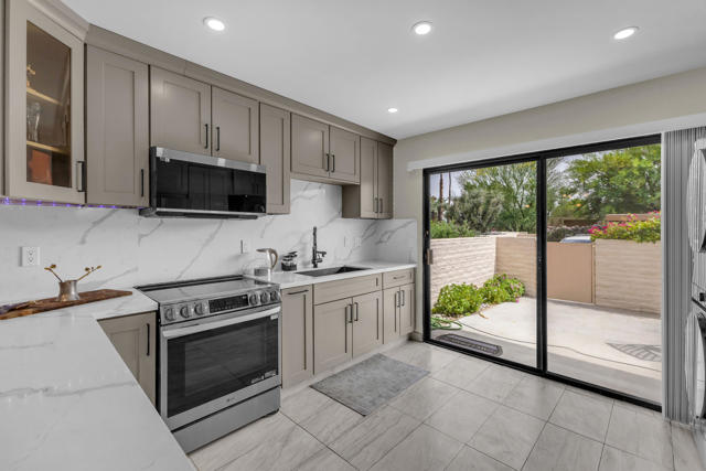 5803 Los Santos Drive #19, Palm Springs, CA 92264