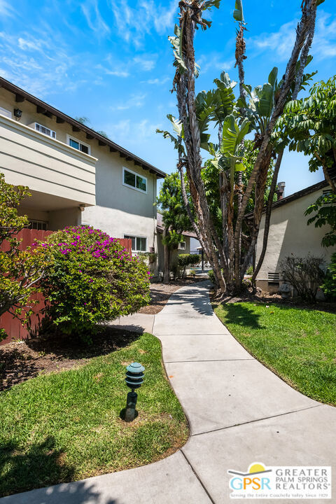 241 S Avenue 57, Los Angeles CA: https://media.crmls.org/mediaz/21d10116-f418-4d26-8843-3f2ed97da68e.jpg