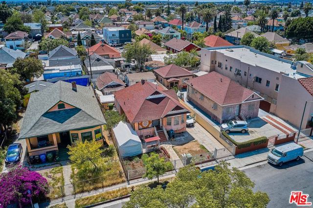 956 E 24th Street, Los Angeles CA: https://media.crmls.org/mediaz/21d1dc4c-2ac0-45dd-8b48-eb04ef98dc7e.jpg