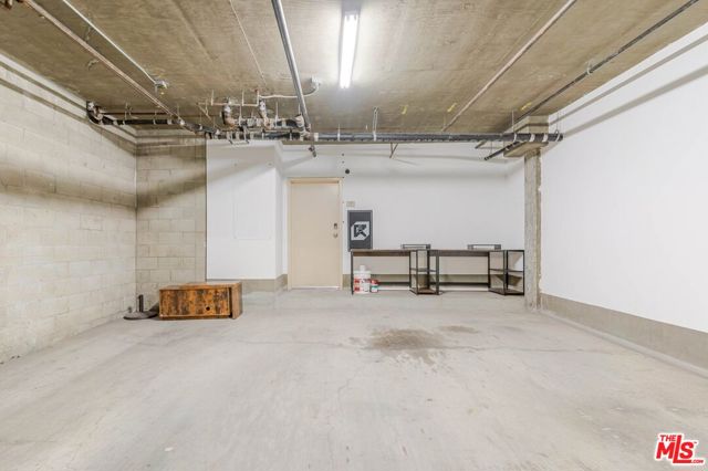 5521 Kester Avenue, Sherman Oaks CA: https://media.crmls.org/mediaz/21d20aa8-438d-4044-b185-b1637fb2a22a.jpg