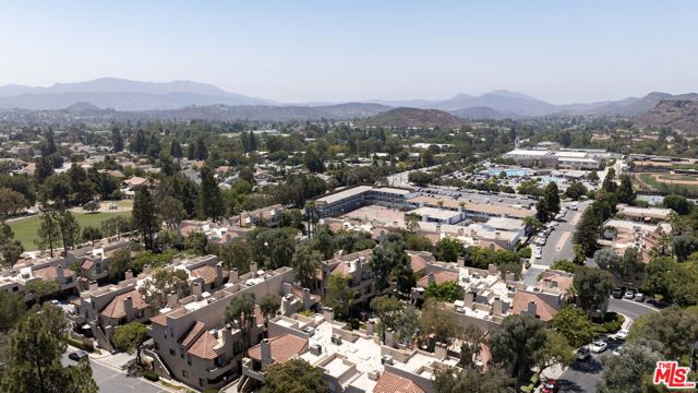 221 McAfee Court, Thousand Oaks CA: https://media.crmls.org/mediaz/21d2b790-a8f2-4a8b-9270-f483d242e762.jpg