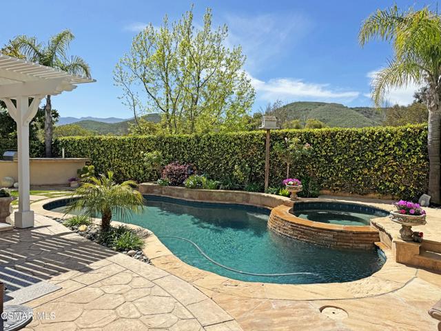 4950 Via Aurora, Newbury Park CA: https://media.crmls.org/mediaz/21d37796-9ec5-4023-800c-30f51ecbc77d.jpg