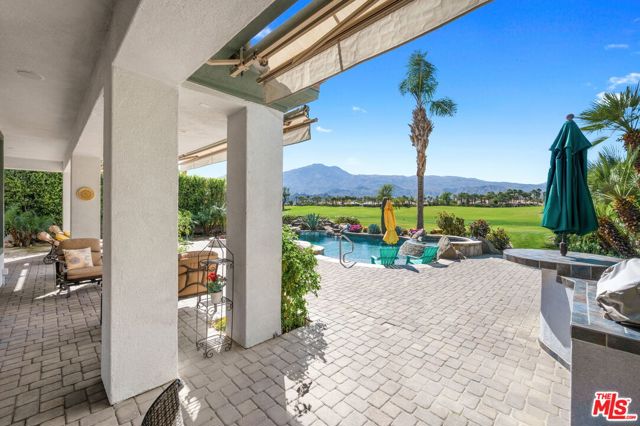 56645 Mountain, La Quinta CA: https://media.crmls.org/mediaz/21d3d129-55bd-44d4-bff9-e06cd56f84c8.jpg