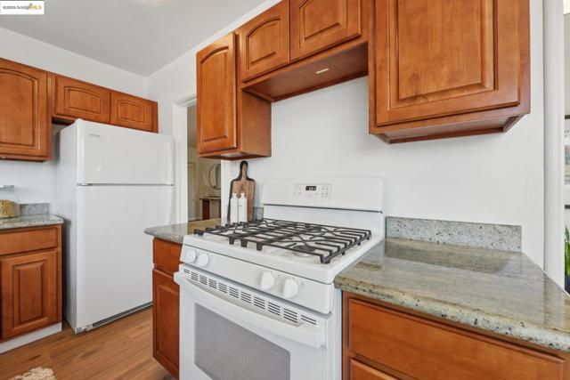 10601 Sheldon St, Oakland CA: https://media.crmls.org/mediaz/21d3d27f-3776-4a6f-bf0d-cec76a2ff094.jpg