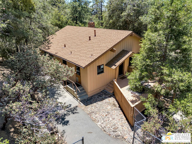 26540 Crestview Drive, Idyllwild CA: https://media.crmls.org/mediaz/21d3e249-a4f2-446f-9d3a-52ea61150012.jpg