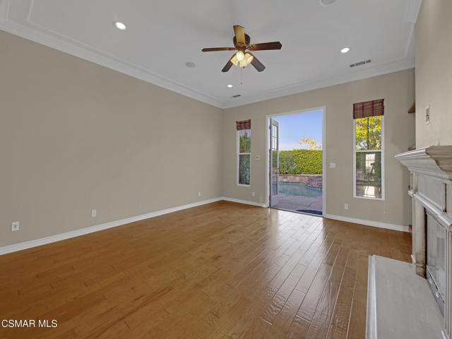 1048 Via Adorna, Newbury Park CA: https://media.crmls.org/mediaz/21d3f8b9-059d-4dfc-b575-e041e553253e.jpg