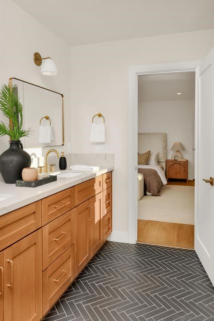 1900 W 41St St, Los Angeles CA: https://media.crmls.org/mediaz/21d452b6-b1de-41a2-8801-dfa4ced74cf7.jpg