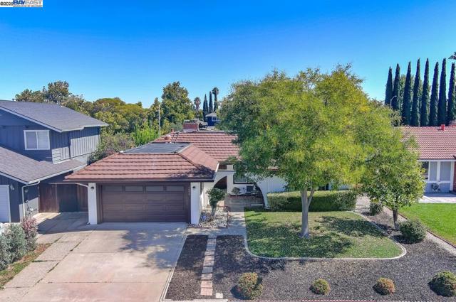 1059 Lakehurst Rd, Livermore CA: https://media.crmls.org/mediaz/21d4a372-86c0-4352-a921-1c35f331f121.jpg