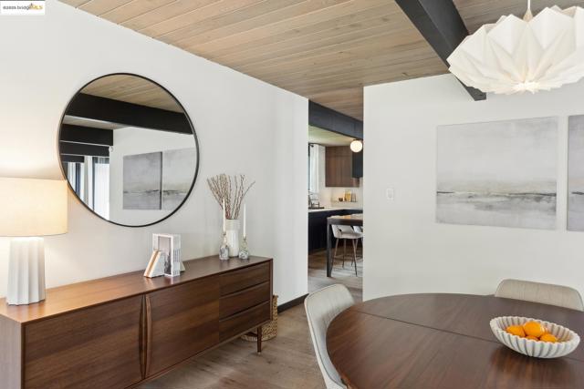 8156 Coach Dr, Oakland CA: https://media.crmls.org/mediaz/21d4e116-a9fc-403c-b7ee-e5f870c06673.jpg