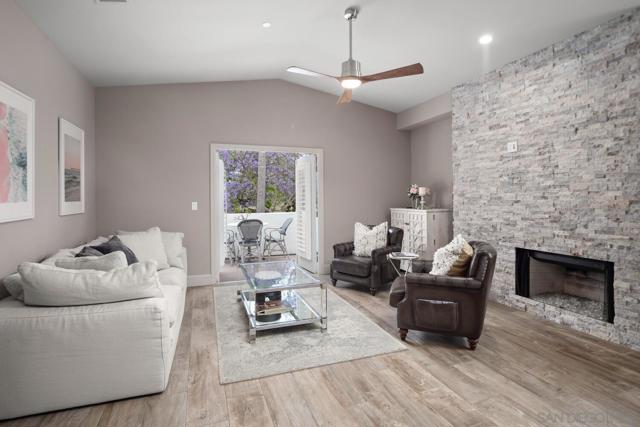 246 C Avenue, Coronado CA: https://media.crmls.org/mediaz/21d51d20-e8ba-4117-b844-2db166e6f076.jpg