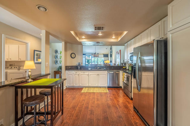 39432 Narcissus Way, Palm Desert CA: https://media.crmls.org/mediaz/21d530c9-a810-4347-82e9-3f081ee98761.jpg