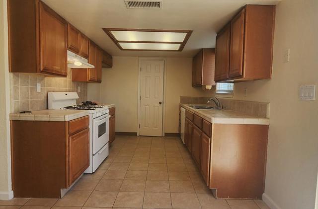 271 Cabernet Avenue, Greenfield CA: https://media.crmls.org/mediaz/21d55c05-fe26-4d98-81ac-9df5663ec8f3.jpg