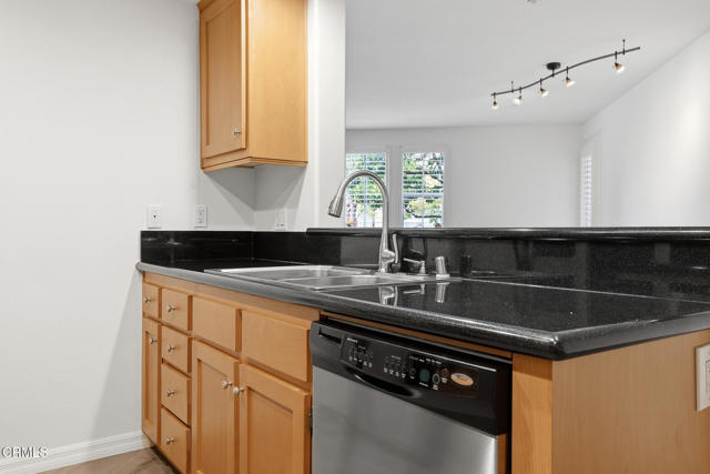 Detail Gallery Image 14 of 29 For 259 Riverdale Ct #241,  Camarillo,  CA 93012 - 2 Beds | 2 Baths