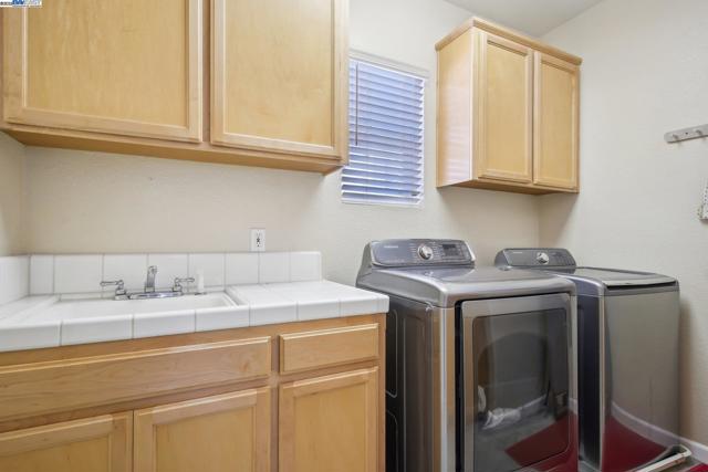 Image 17 of 39 For 5783 Shadow Hill Dr