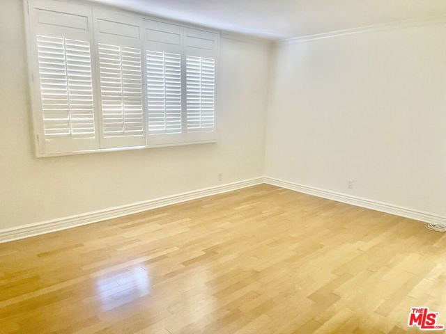 1097 S Bedford Drive, Los Angeles CA: https://media.crmls.org/mediaz/21d59bc0-84d6-4097-bacd-f20003eb2e9f.jpg