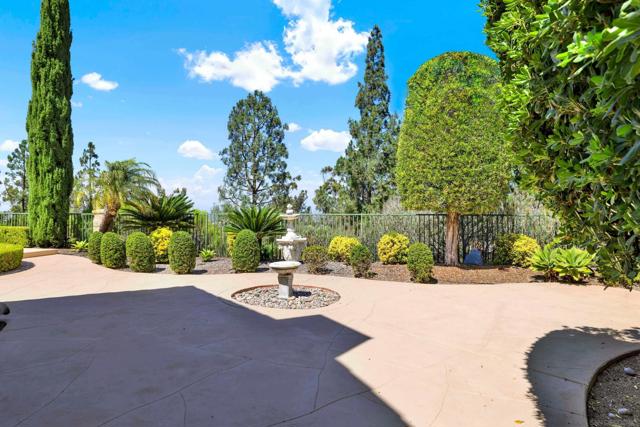 12206 Fairway Pointe Row, San Diego CA: https://media.crmls.org/mediaz/21d624db-a769-4292-9f5e-47833bf6a673.jpg