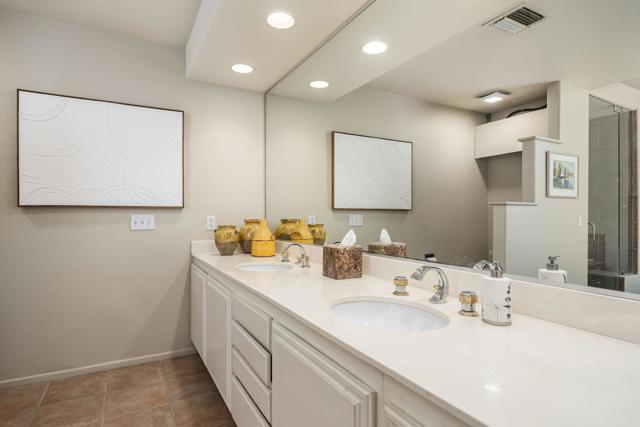 44825 Guadalupe Drive, Indian Wells CA: https://media.crmls.org/mediaz/21d64072-f03e-4c7a-bdda-e64ce4e05308.jpg