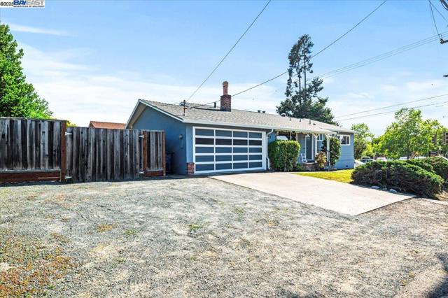 4105 Heyer Ave, Castro Valley CA: https://media.crmls.org/mediaz/21d66720-4c8d-4772-8cd2-e8f814a1afdc.jpg