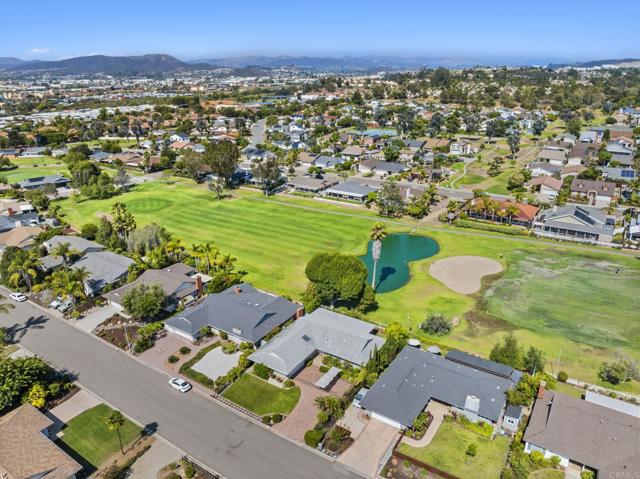 1051 La Reina Drive, San Marcos CA: https://media.crmls.org/mediaz/21d68bba-34e8-4836-b9cf-75bc4dbef48c.jpg