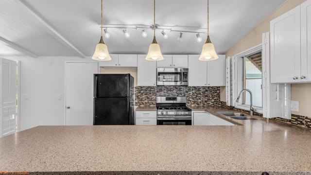1139 Via Feliz, Cathedral City CA: https://media.crmls.org/mediaz/21d6b1a1-9392-4fac-92f7-2e625e042b91.jpg