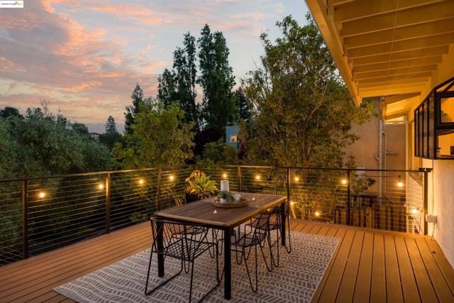 769 Santa Ray Ave, Oakland CA: https://media.crmls.org/mediaz/21d6d18d-9d79-46f5-889e-f613b1343de4.jpg