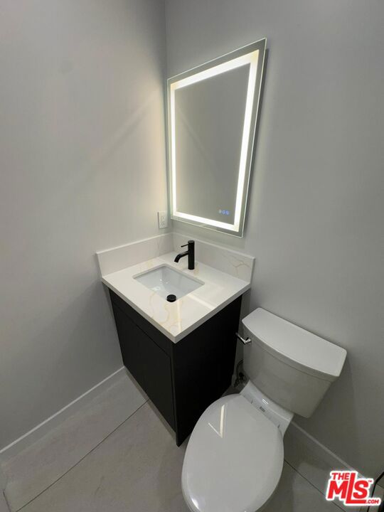 553 N Flores Street, West Hollywood CA: https://media.crmls.org/mediaz/21d7103a-a62f-4700-ba9d-ccf0c6be8efa.jpg