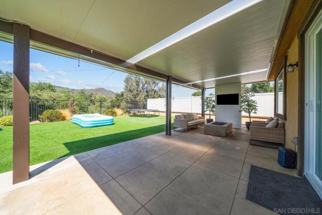 28315 Farm Creek Way, Valley Center CA: https://media.crmls.org/mediaz/21d794a3-3990-4657-99b9-ef392c0c038e.jpg