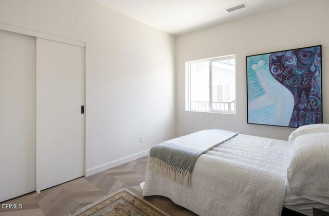 Detail Gallery Image 3 of 7 For 2911 1/2 N Coolidge Ave, Los Angeles,  CA 90039 - 2 Beds | 2 Baths