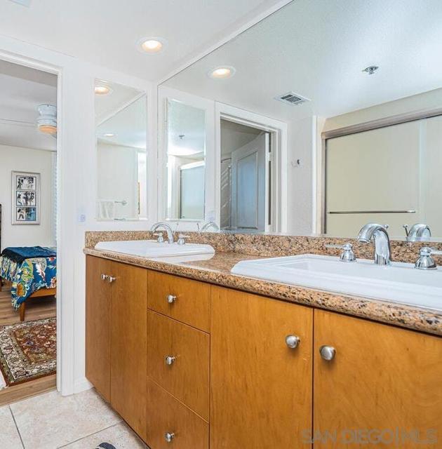 924 Hornblend, San Diego CA: https://media.crmls.org/mediaz/21d84a02-9ac3-4abf-a3c7-4845f7d09ac2.jpg