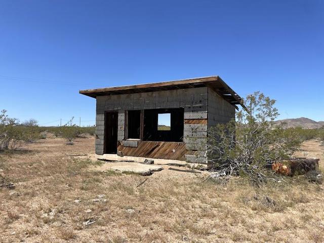 216 Jesse Road, Landers CA: https://media.crmls.org/mediaz/21d859b8-f473-4d6d-894e-d2ddc961223f.jpg