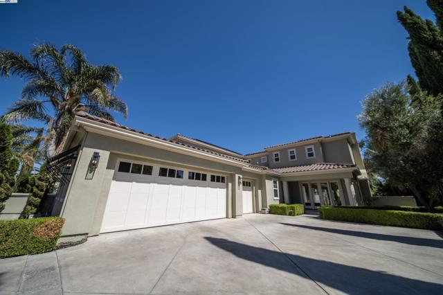 8324 Waterwell Way, Tracy CA: https://media.crmls.org/mediaz/21d8c045-b009-4ecc-94e4-f5fccf264542.jpg