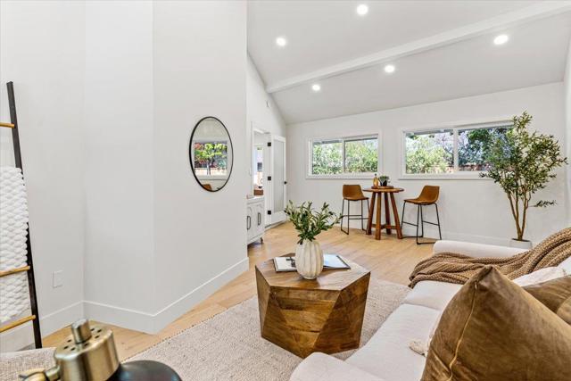 15640 Gardenia Way, Los Gatos CA: https://media.crmls.org/mediaz/21d9beb8-b9a0-4696-8226-dbf365664ab1.jpg
