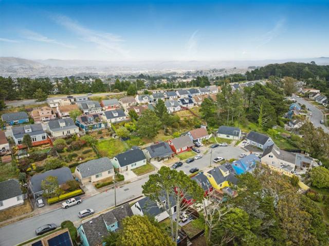 640 Heather Court, Pacifica CA: https://media.crmls.org/mediaz/21da809c-a1d1-4167-aa34-d4a20fec5573.jpg