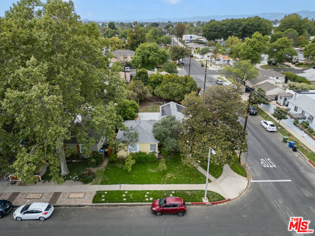 6961 Zelzah Avenue, Reseda CA: https://media.crmls.org/mediaz/21daa08c-3703-48d0-9fe1-4f38868920c9.jpg