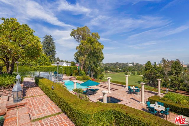 10820 Ambazac Way, Los Angeles CA: https://media.crmls.org/mediaz/21dad903-5886-4b61-92d7-704d9881af02.jpg
