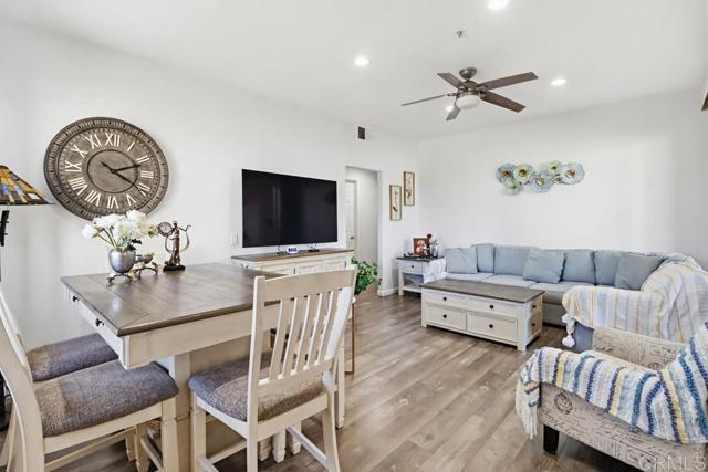 Detail Gallery Image 3 of 27 For 11452 via Rancho San Diego #197,  El Cajon,  CA 92019 - 2 Beds | 2 Baths