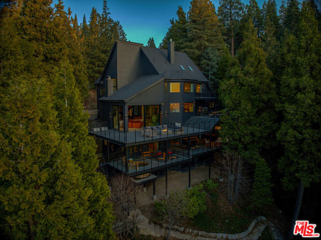 654 S Cumberland Drive, Lake Arrowhead CA: https://media.crmls.org/mediaz/21dbe126-819e-49ce-91b0-532c56bf003c.jpg