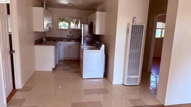 10100 Walnut, Oakland CA: https://media.crmls.org/mediaz/21dc592c-bcbb-44b9-802a-206f67f37826.jpg