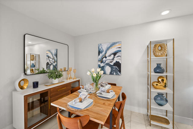 500 E Amado Road, Palm Springs CA: https://media.crmls.org/mediaz/21dc80ec-40d9-4b13-982d-e3b0dc071460.jpg