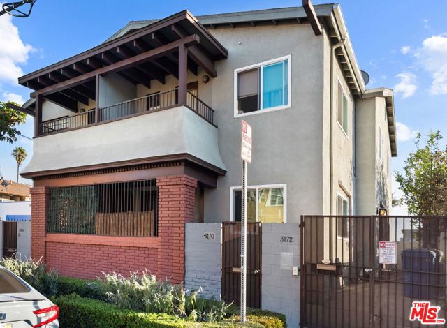3166 San Marino Street, Los Angeles CA: https://media.crmls.org/mediaz/21dcadce-e6ea-4132-adc6-ed2d021a5a2b.jpg