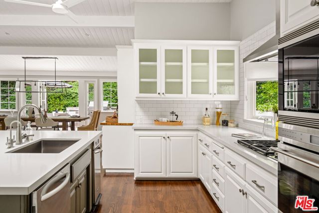 4071 Mandeville Canyon Road, Los Angeles CA: https://media.crmls.org/mediaz/21dcd8f1-bc92-401f-b931-942113996e57.jpg