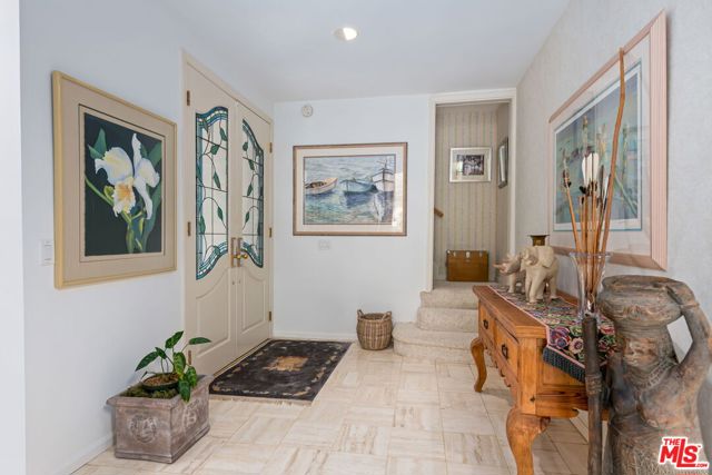 17152 Avenida De Santa Ynez, Pacific Palisades CA: https://media.crmls.org/mediaz/21dd1f12-d4fc-437d-85de-93a530a67c29.jpg