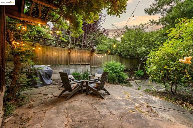 105 Vicente, Berkeley CA: https://media.crmls.org/mediaz/21dd2dde-04ca-4299-9a93-964488fa1e3d.jpg