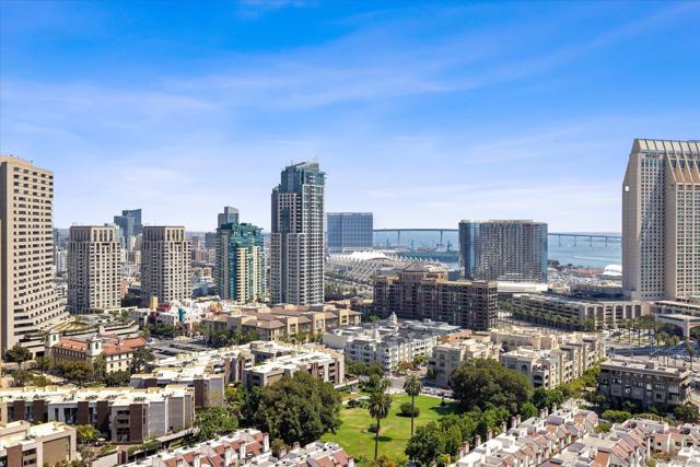 700 W E St, San Diego CA: https://media.crmls.org/mediaz/21dd606e-1b8d-45e6-8208-8511c5340bde.jpg