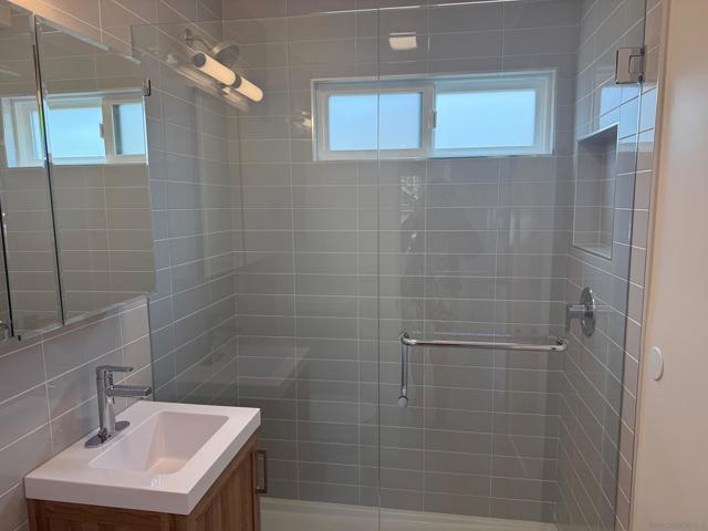 6051 La Jolla Hermosa Ave, La Jolla CA: https://media.crmls.org/mediaz/21dd6f57-3ccd-4a09-bd5d-9afebc58d068.jpg