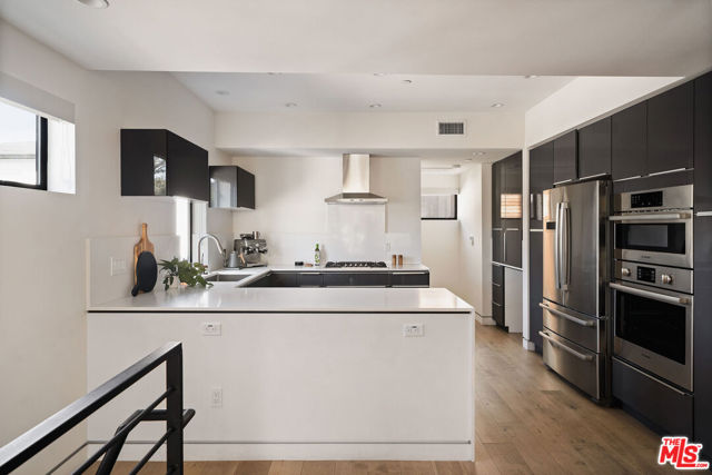 820 N Formosa Avenue, Los Angeles CA: https://media.crmls.org/mediaz/21dd795a-ab2c-4dd7-a384-47d9e6908a08.jpg